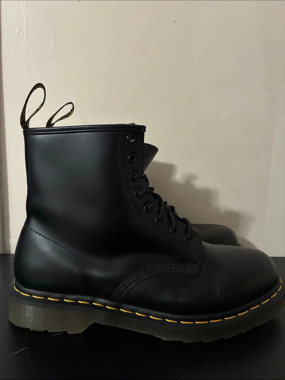 Classic Dr. Martens 1460 Smooth Leather 8-Eye Boots in black size 10
